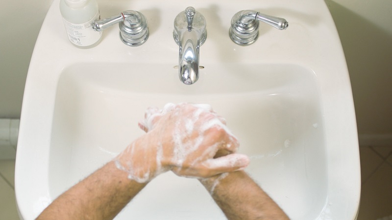 How to treat dry hands