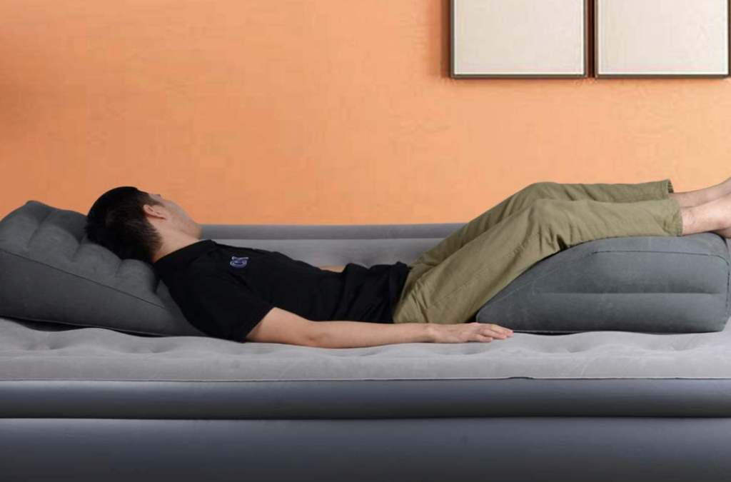 leg elevation wedge pillow to reduce knee swelling after replacement surgery